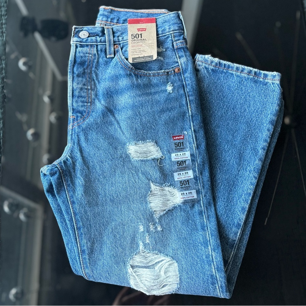 LEVI’S 501 ORIGINAL CROPPED DISTRESSED JEANS